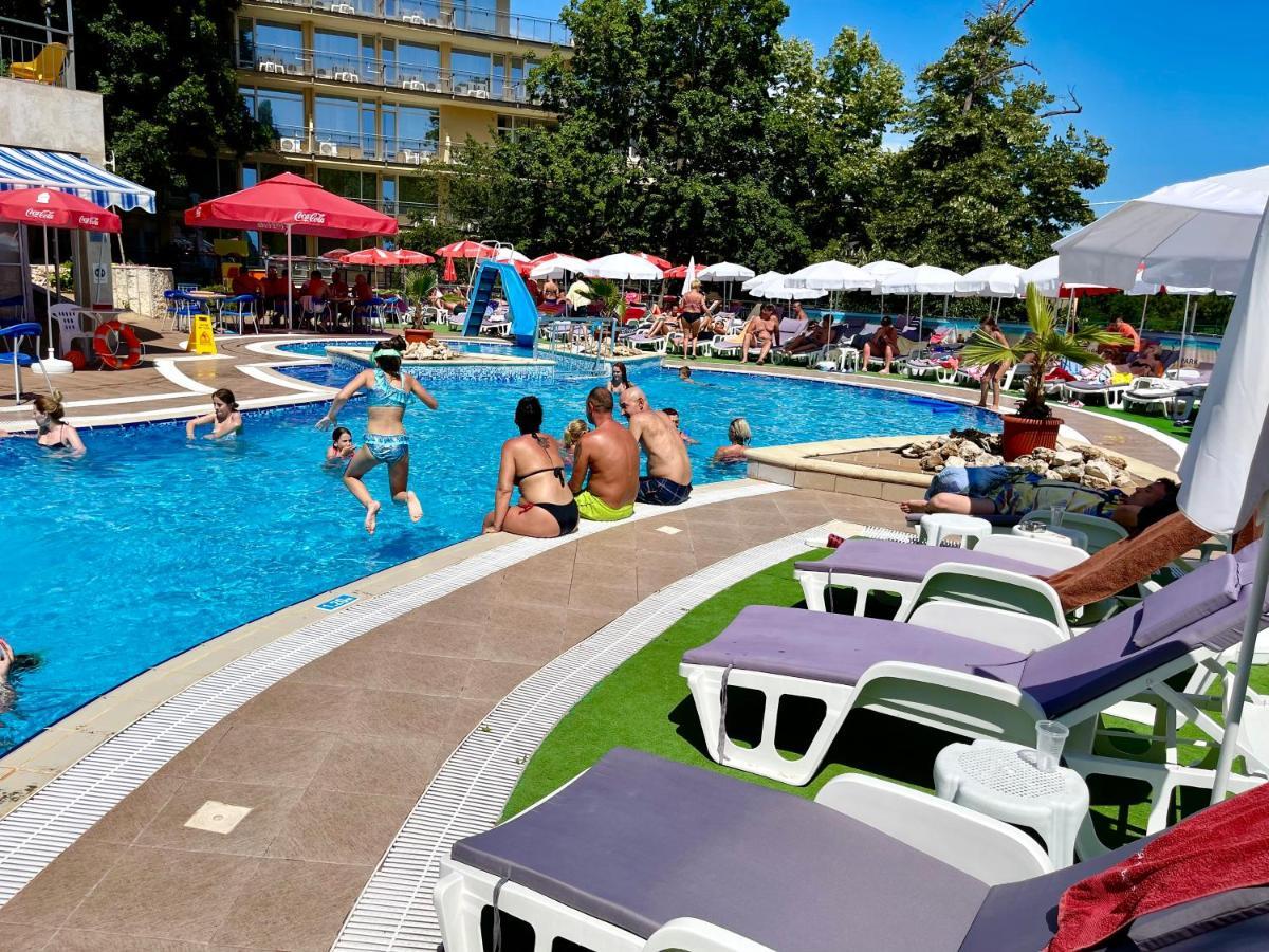 Bsa Holiday Park Hotel Golden Sands Exterior photo